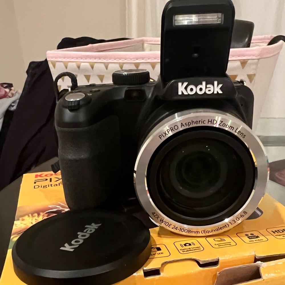 Kodak PixPro AZ 421